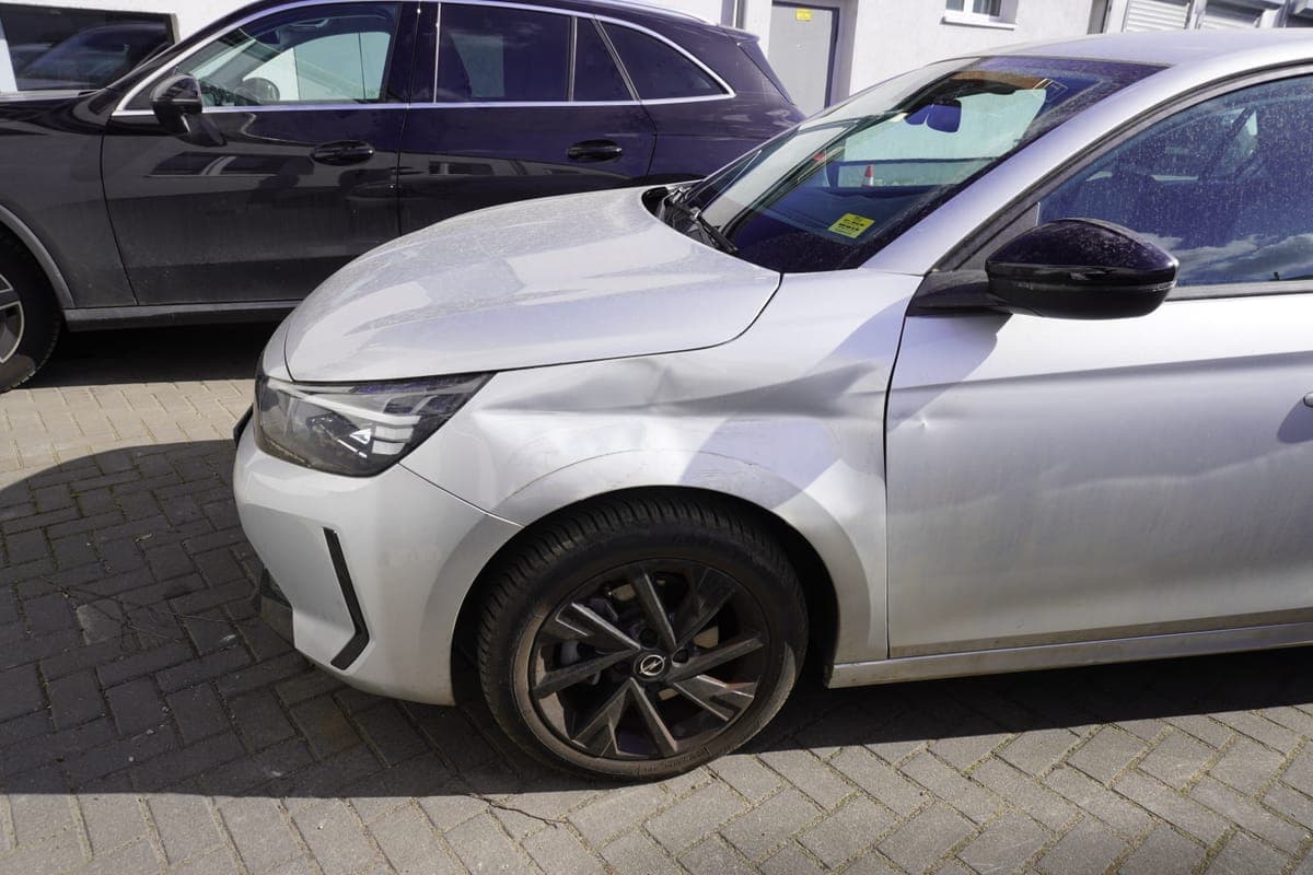 Frontschaden Opel Corsa — Frontpartie-Instandsetzung nach Auffahrunfall, BLK GmbH Berlin