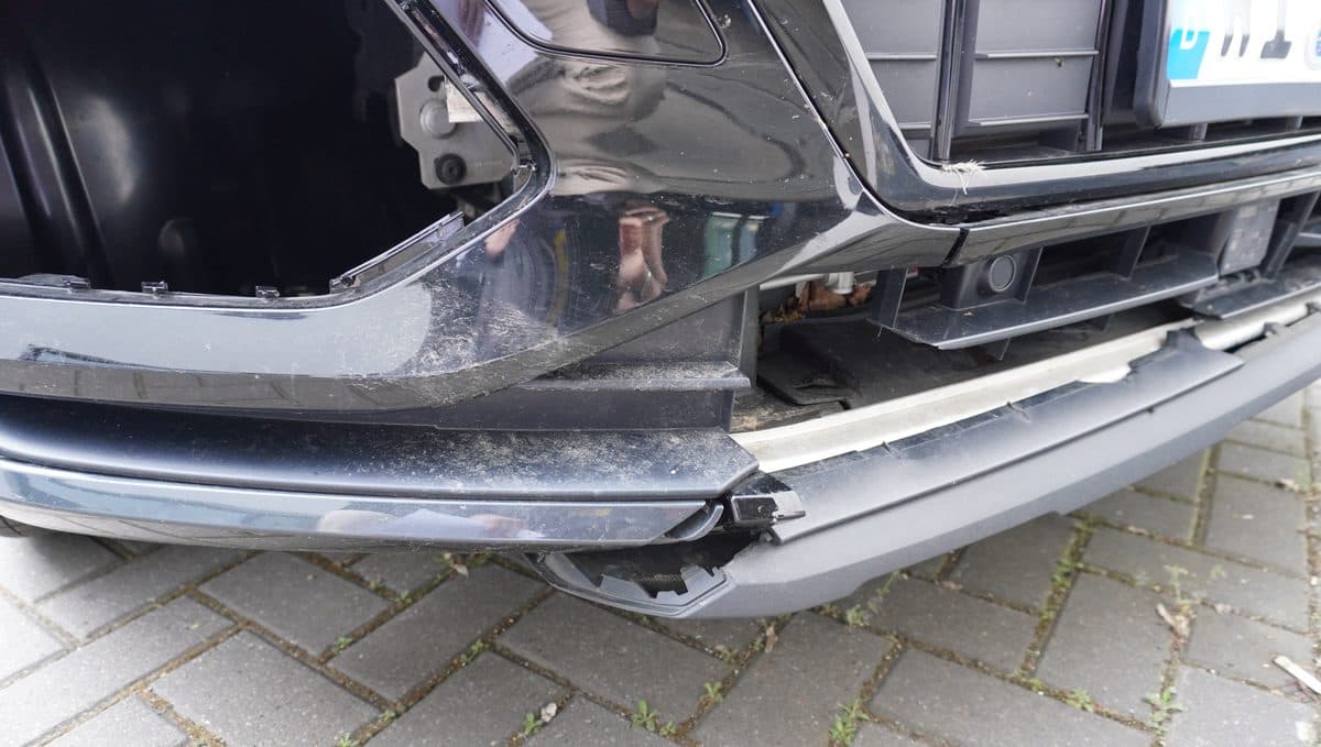 Frontstoßfänger SUV — Stoßfänger-Erneuerung nach Frontalkollision, BLK GmbH Berlin