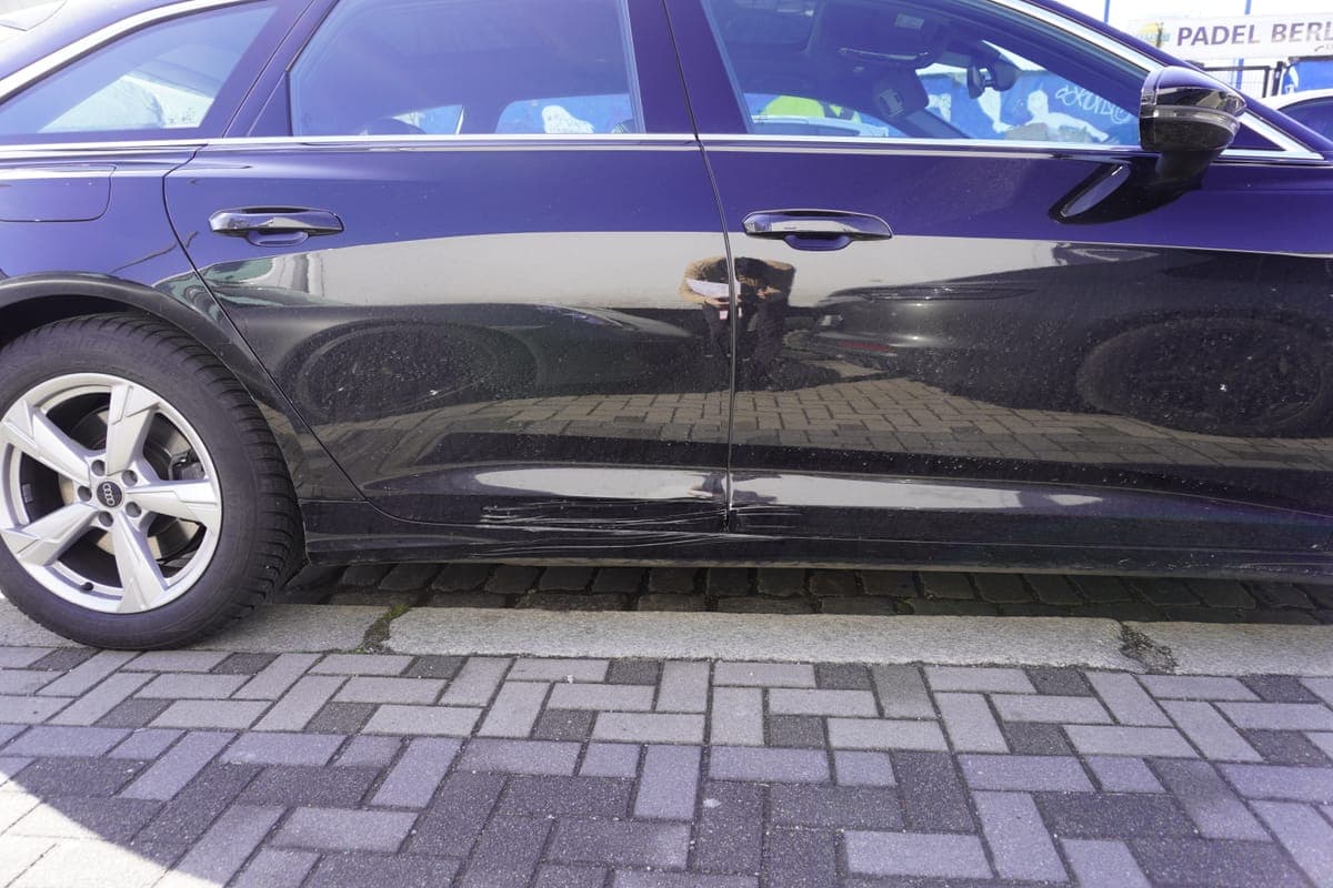 Seitenschaden Limousine — Seitenpartie-Instandsetzung nach Seitenkollision, BLK GmbH Berlin